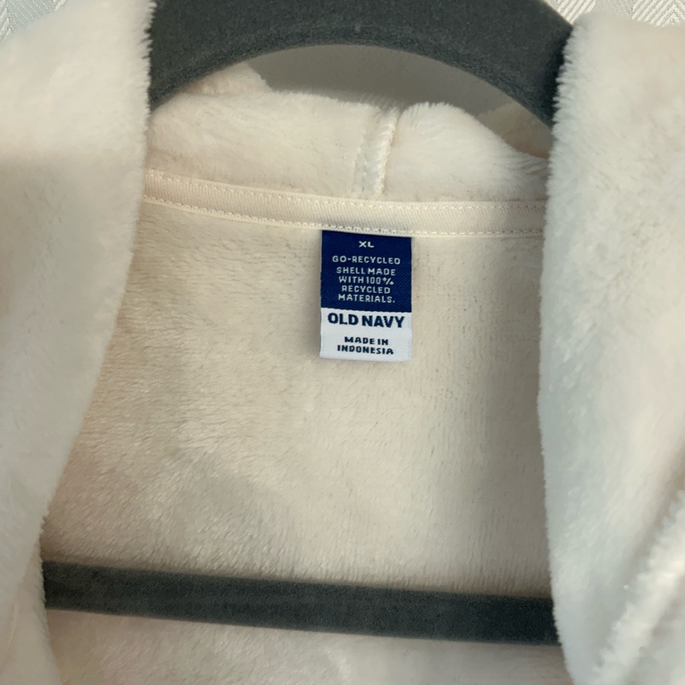 Old Navy Fluffy Robe - NWT - Picture 4 of 6